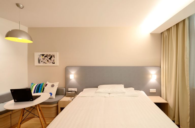 Read more about the article Hotels vs Vacation Rentals vs Hostels: Which Accommodation Is Right for You?